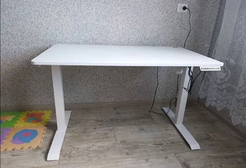 Стол E-TABLE UNIVERSAL с регулировкой высоты