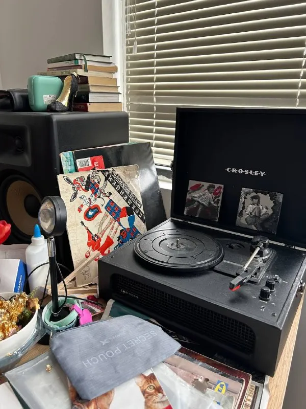 Проигрыватель Crosley Voyager