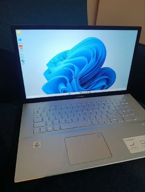 ASUS VivoBook 17 X712JA S712JA — Батуми — 1 100 ₾