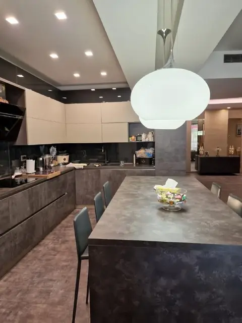 2-х этажная 6-и комнатная квартира — Yerevan — 4,000 $