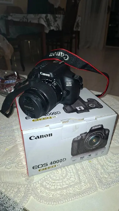 Canon EOS 4000D EF-S 18-55 III KIT Black