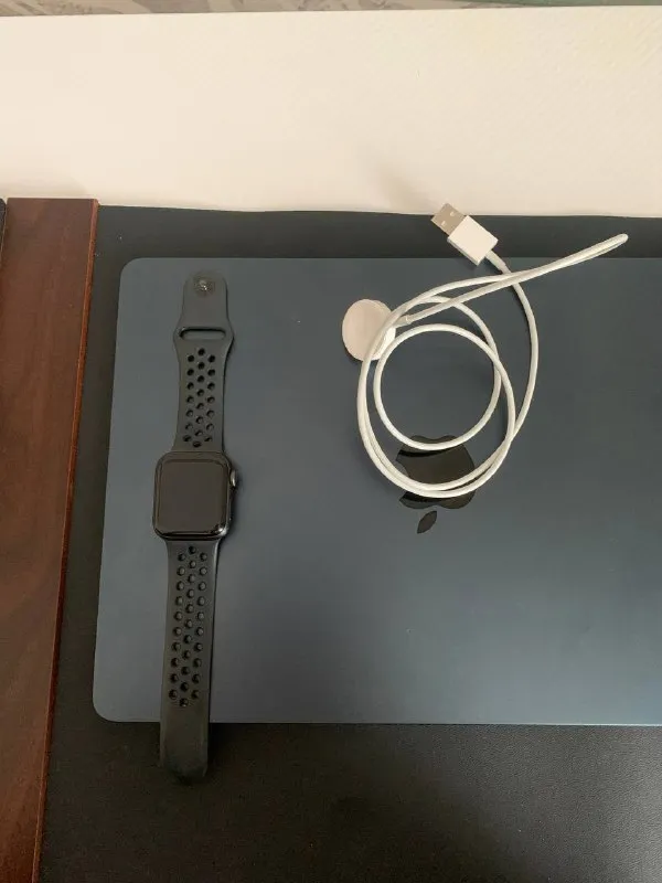 Apple Watch Series 6 40 мм Nike Edition