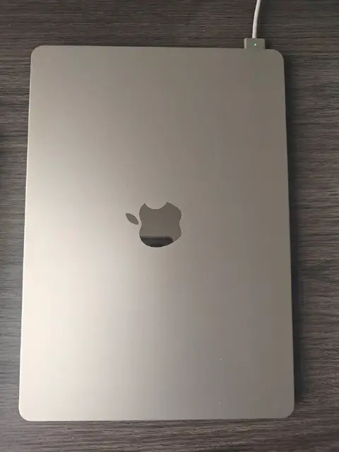 Macbook Air M4 Gray — Ереван — 350 000 ֏