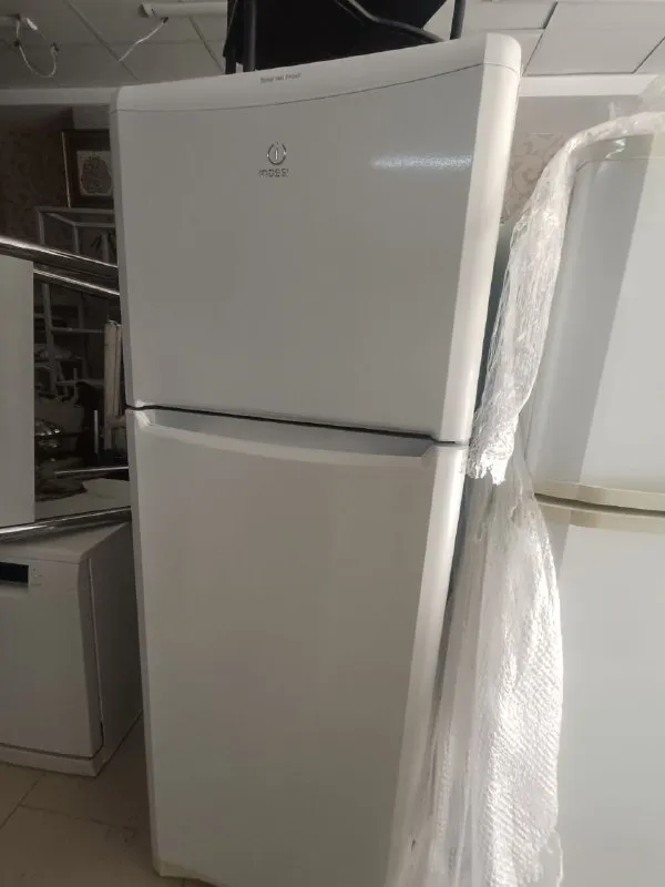 Indesit, но Фрост холодильник