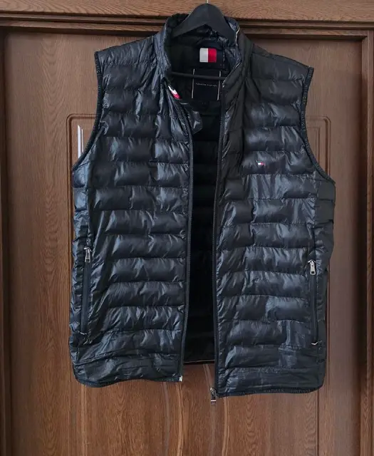 Жилет Tommy Hilfiger — Батуми — 150 ₾