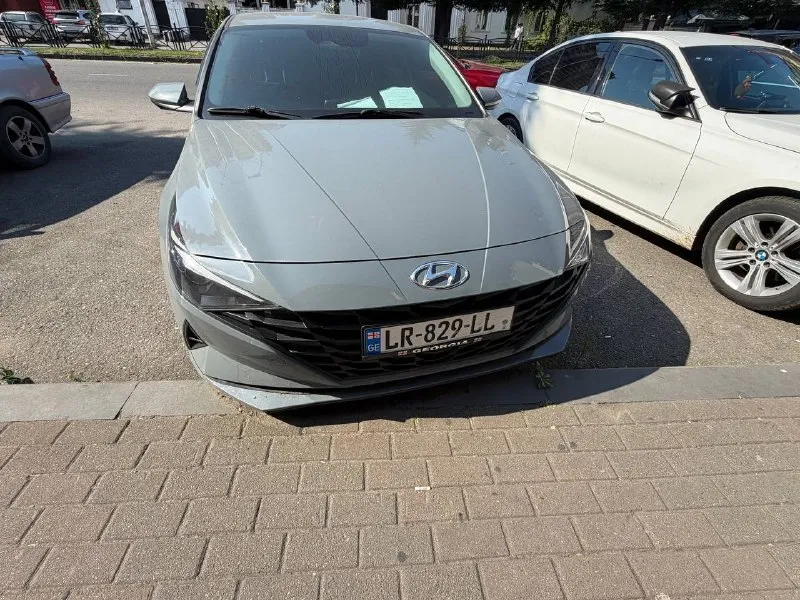 Hyundai Elantra 2022 седан