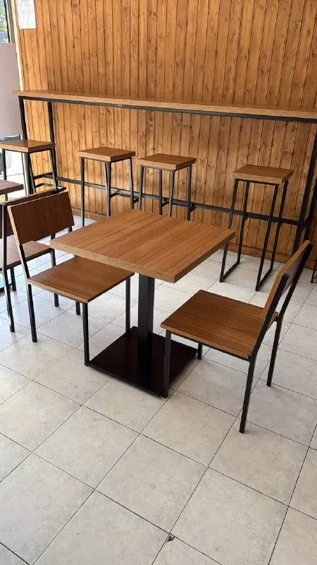 Столы и стулья