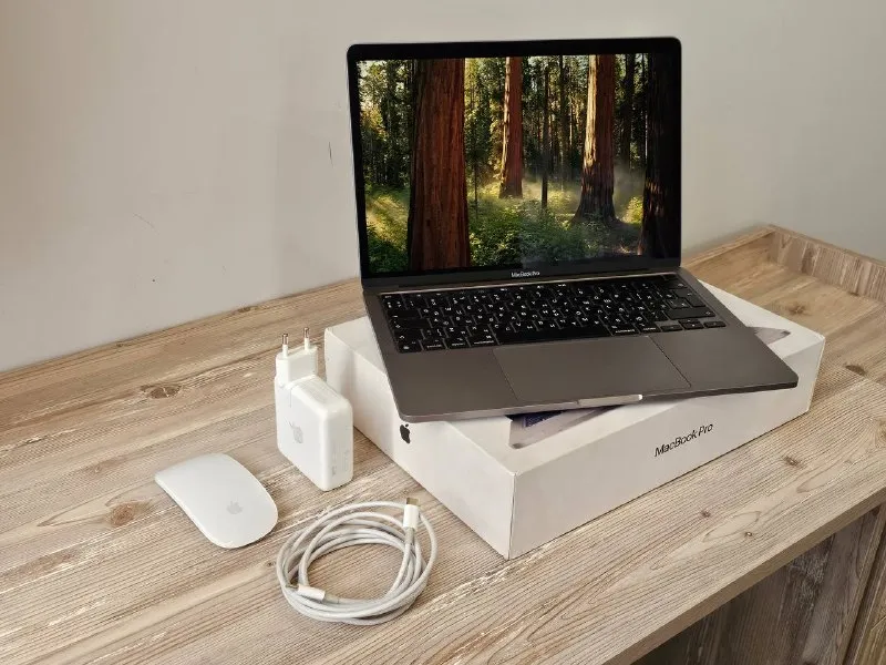 Apple macbook pro 2020 m1