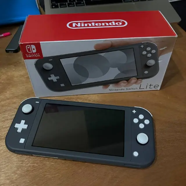 Nintendo Switch Lite — Батуми — 450 ₾
