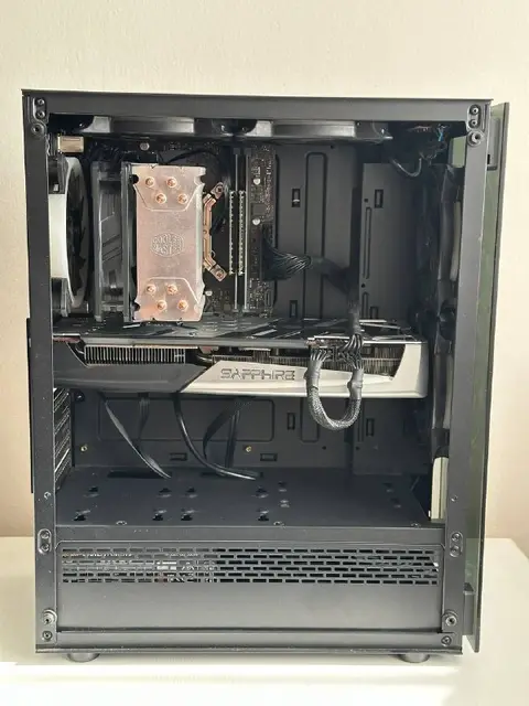 Игровой ПК i7-9700 / RX 5700 XT 8GB / 32GB RAM / SSD 512GB — Белград — 550 €