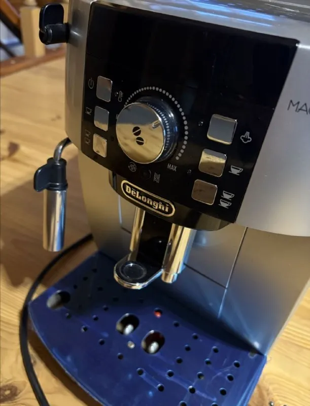 Кофемашину Delonghi