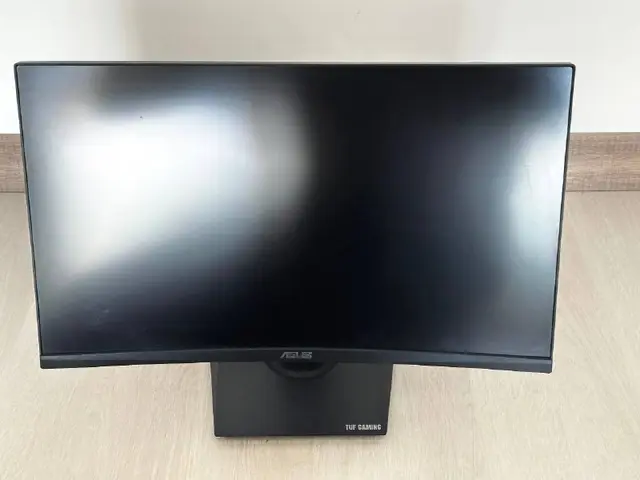 ASUS TUF Gaming 24» Curved — Стамбул — 4 000 ₺