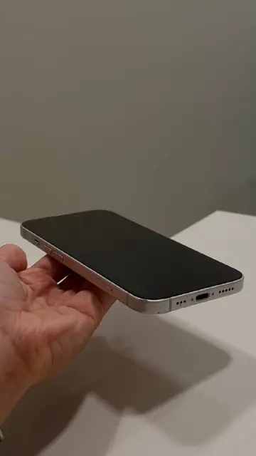 IPhone 15 128 GB в белом цвете — Батуми — 800 ₾