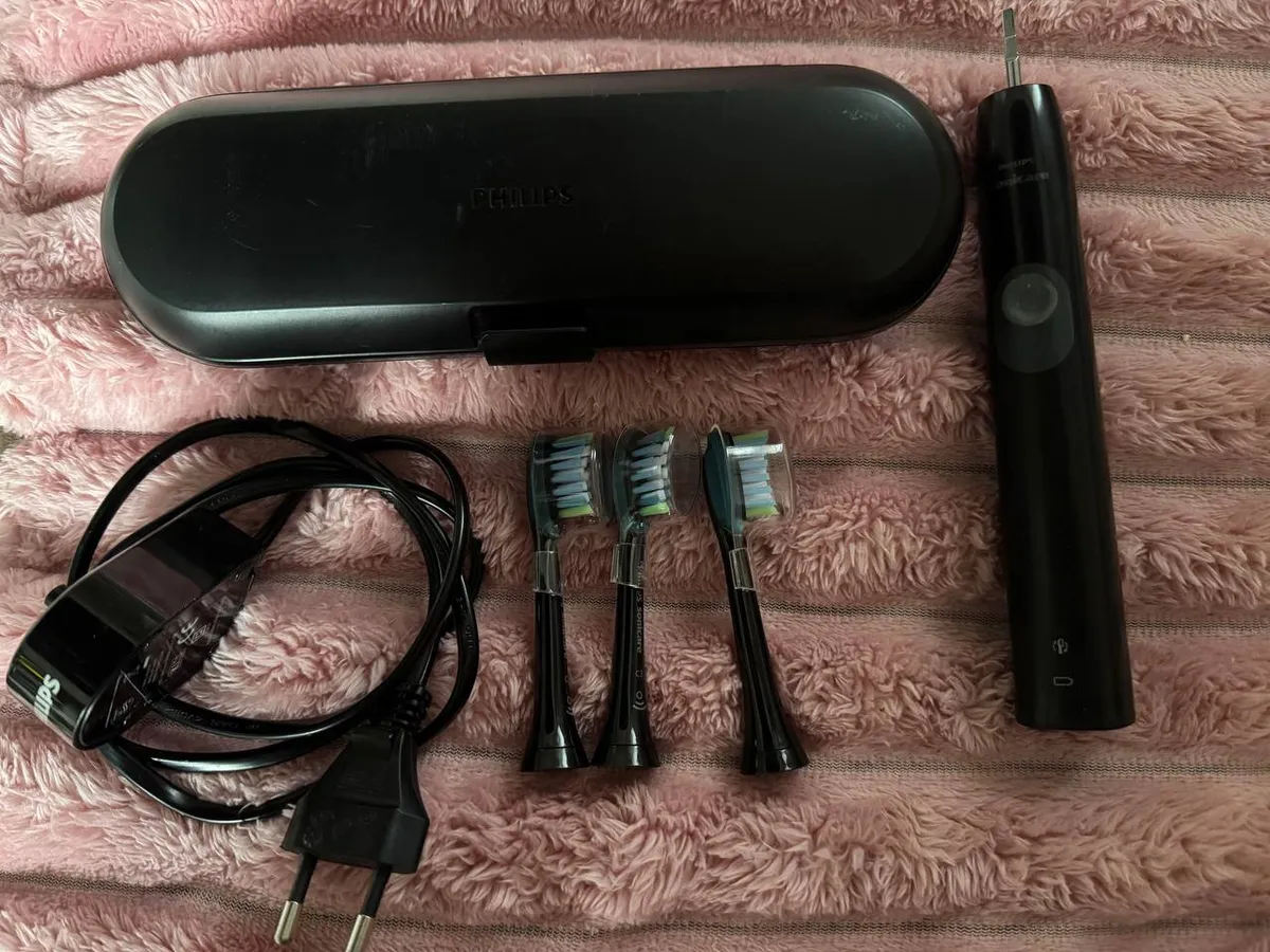 Электрическая зубная щетка Philips SonicCare ProtectiveClean 4300 HX6800