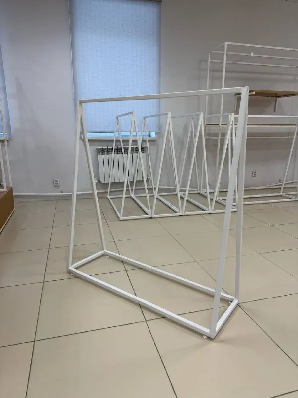Стеллаж с вешалкой