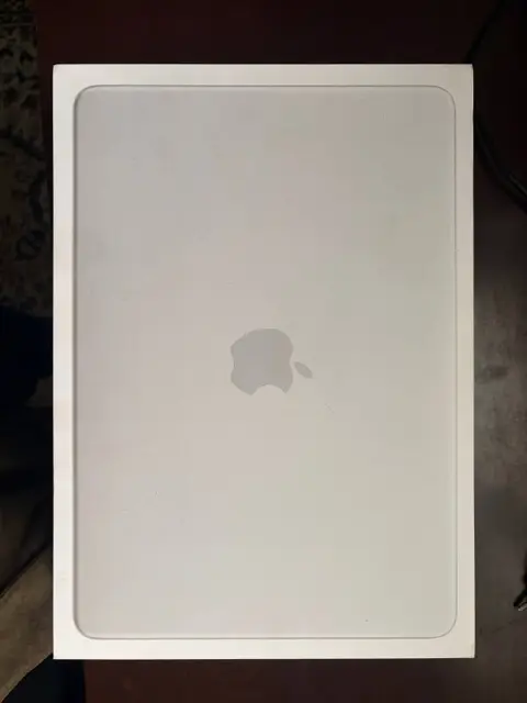 MacBook Neo 256 silver — Ереван — 280 000 ֏