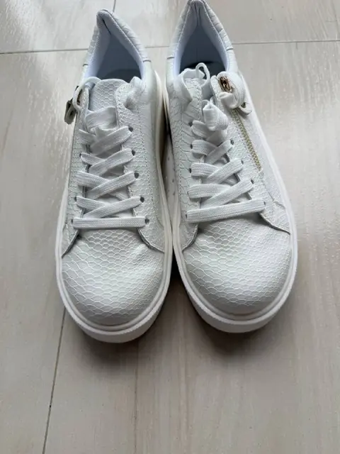 Кроссовки новые 40 р — Батуми — 30 ₾