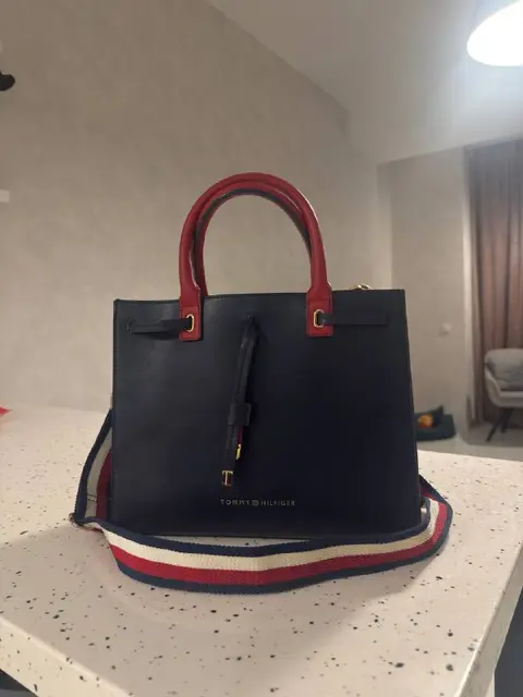 Сумка Tommy Hilfiger — Tbilisi — 130 ₾