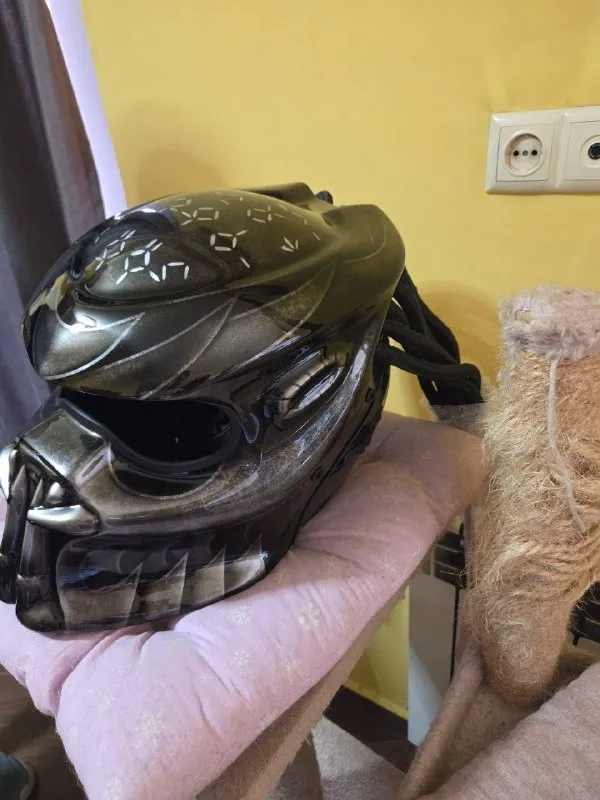 Шлем Predator