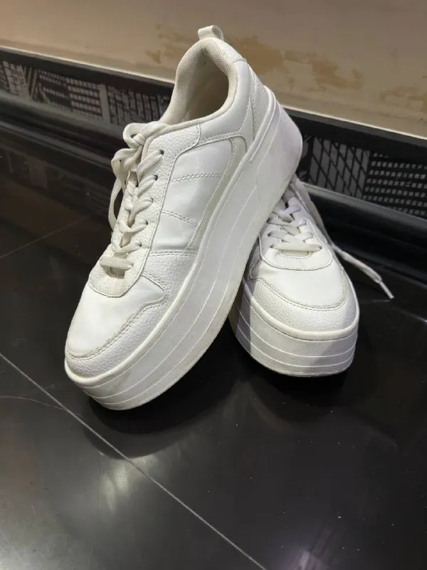 Кроссовки ZARA на высокой платформе