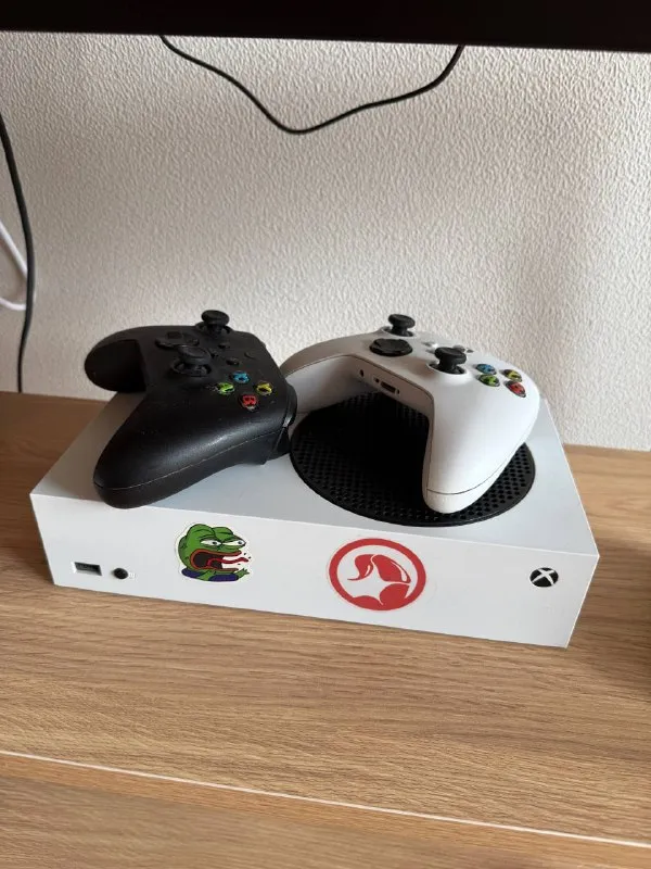 Xbox series s + 2 геймпада