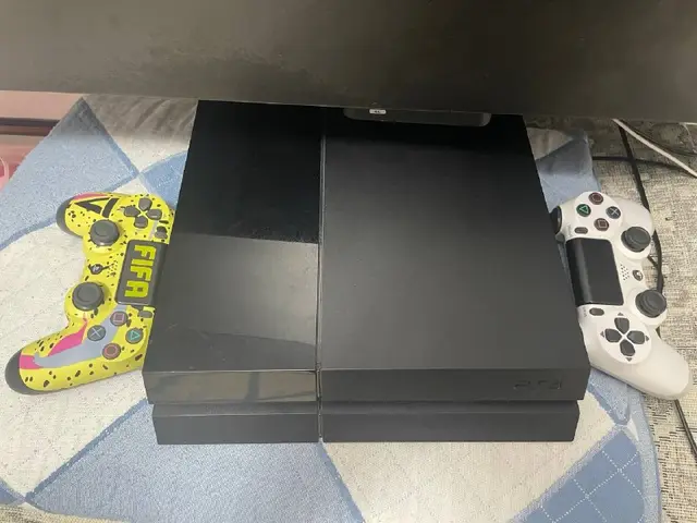 PS4 fat 500gb+комплект дисков — Астана — 100 000 ₸