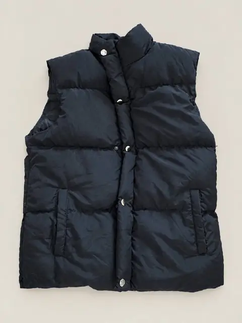 Женская чёрная утеплённая жилетка — Батуми — 40 ₾