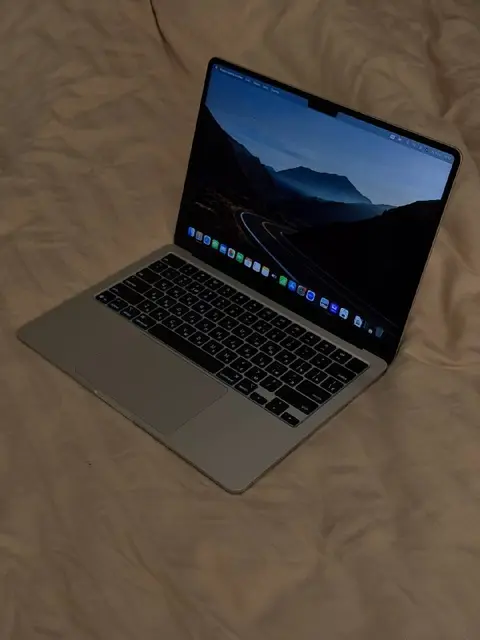 MacBook Air 13.6 M4 (2025) Starlight — Тбилиси — 2 900 ₾