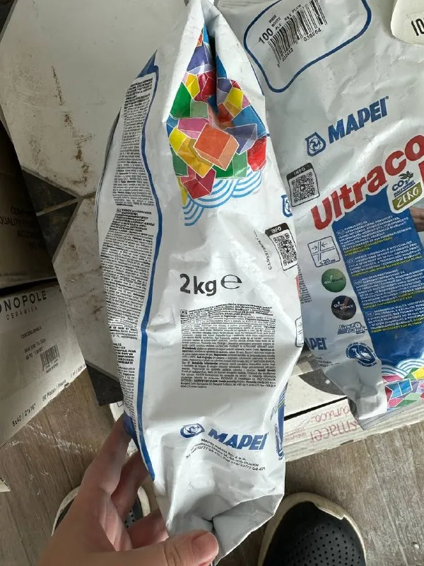 Белая затирка для плитки MAPEI Ultracolor Plus