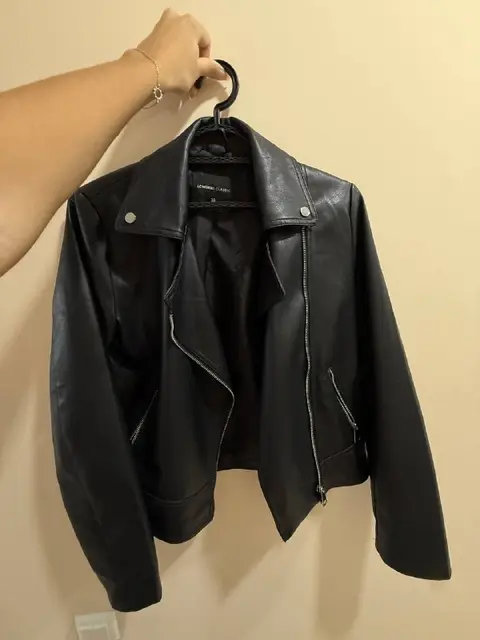 Пальто Stradivarius — Батуми — 25 ₾