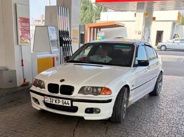 2001 г — Ереван — 1 200 000 ֏