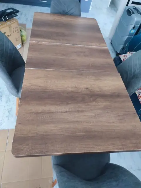 Стол и шесть стульев — Батуми — 150 ₾