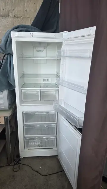 Холодильник indesit 300 лар — Батуми — 300 ₾