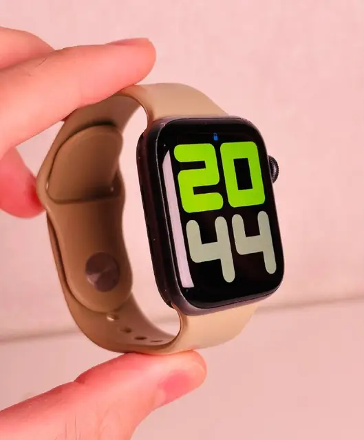 Apple Watch 4, 44 mm — Батуми — 190 ₾