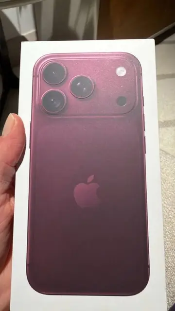 IPhone бордового цвета — Батуми — 5 000 ₾