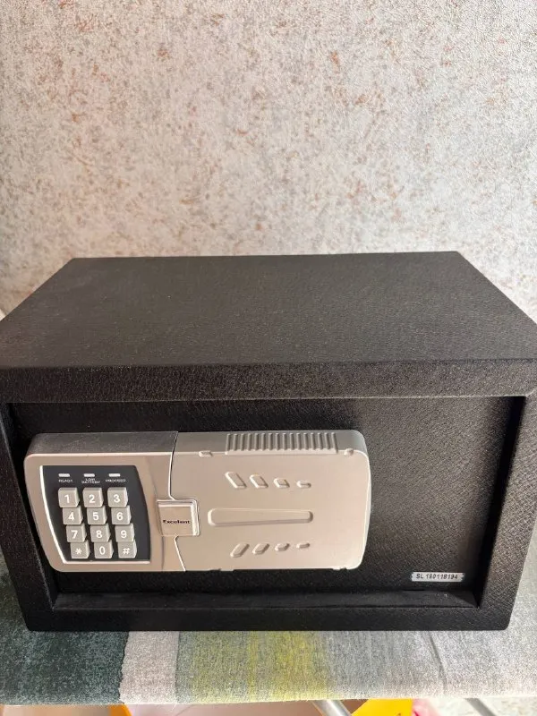 Сейф 32*20*20