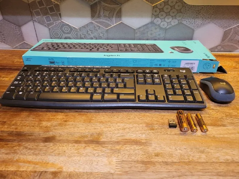 2.4hz клавиатура+мышка на батарейках Logitech 270