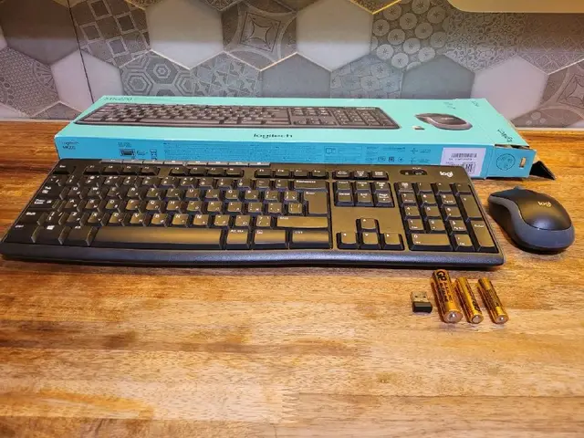 2.4hz клавиатура+мышка на батарейках Logitech 270 — Тбилиси