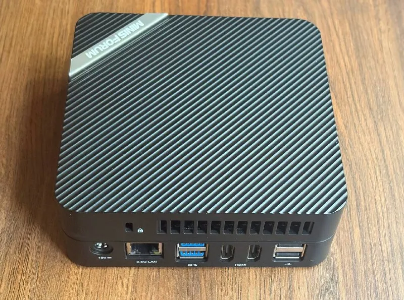 Мини-ПК Minisforum UM560 XT
