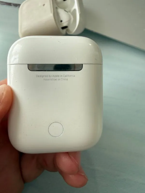 Apple AirPods 2-го поколения