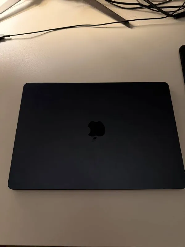 MacBook Air 15 m4 16/256gb