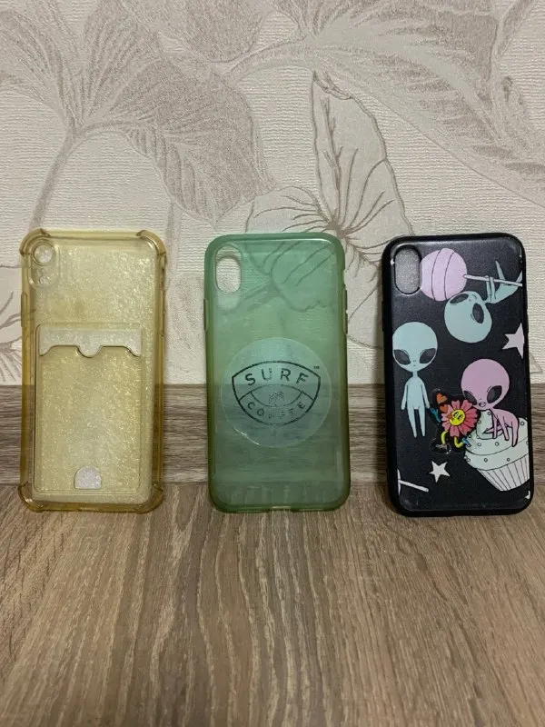 Чехлы на iPhone XR