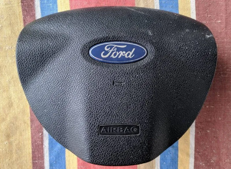 Накладка подушки безопасности руля Ford Focus 2