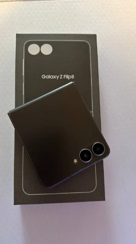 Samsung Galaxy Z Flip 8