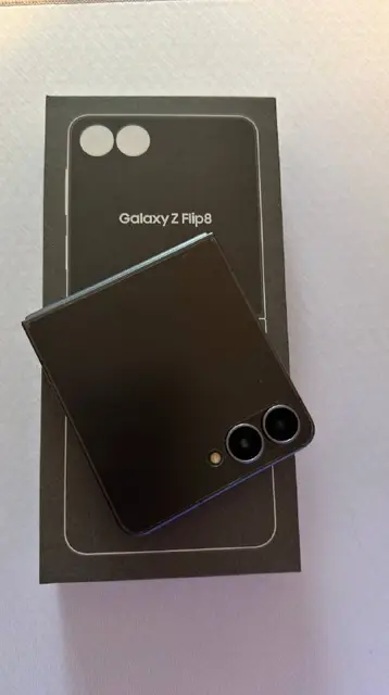 Samsung Galaxy Z Flip 8 — Батуми — 2 600 ₾