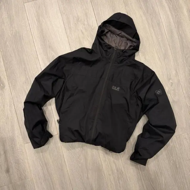 Черная куртка Jack Wolfskin — Белград — 60 €