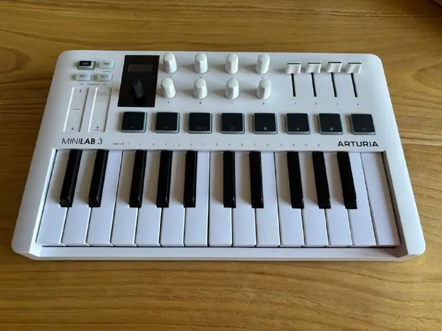 MIDI клавиатура Arturia MiniLab MK3 — Тбилиси — 250 ₾