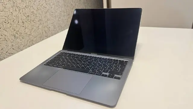 MacBook Air M1 13 inch 8/256 — Тбилиси — 1 100 ₾