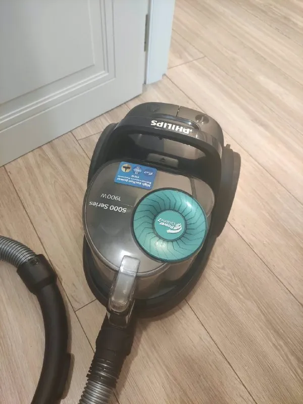 Пылесос Philips PowerCyclone 7