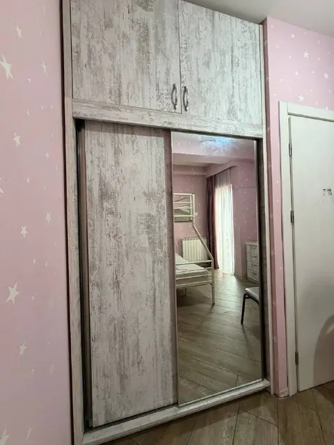 Комплект шкаф+стол+тумбочка — Tbilisi — 400 ₾